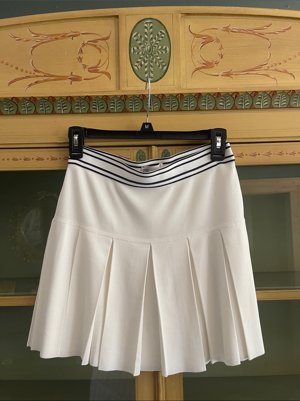 TORY BURCH Classic White Pleated Tennis Skirt with Navy Stripe Waistband
